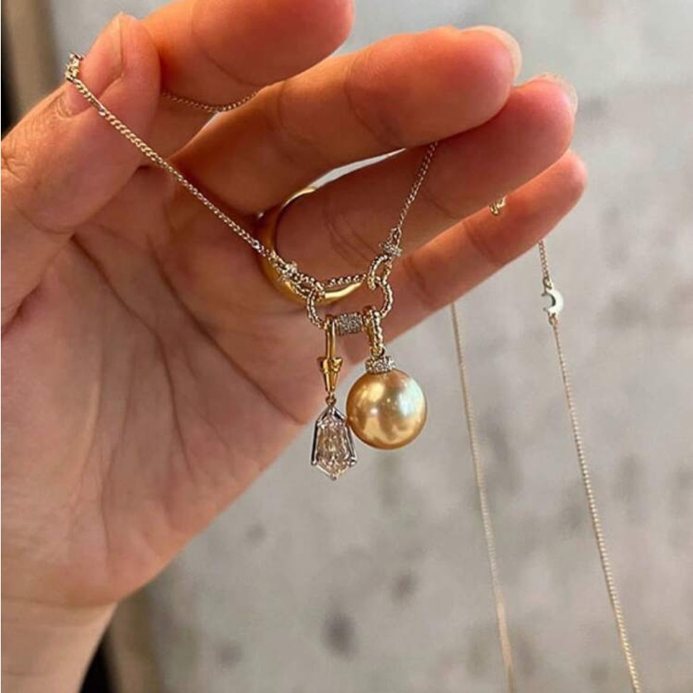 Elegant Gold Pearl Pendant Necklace R328 - Picture 3 of 3